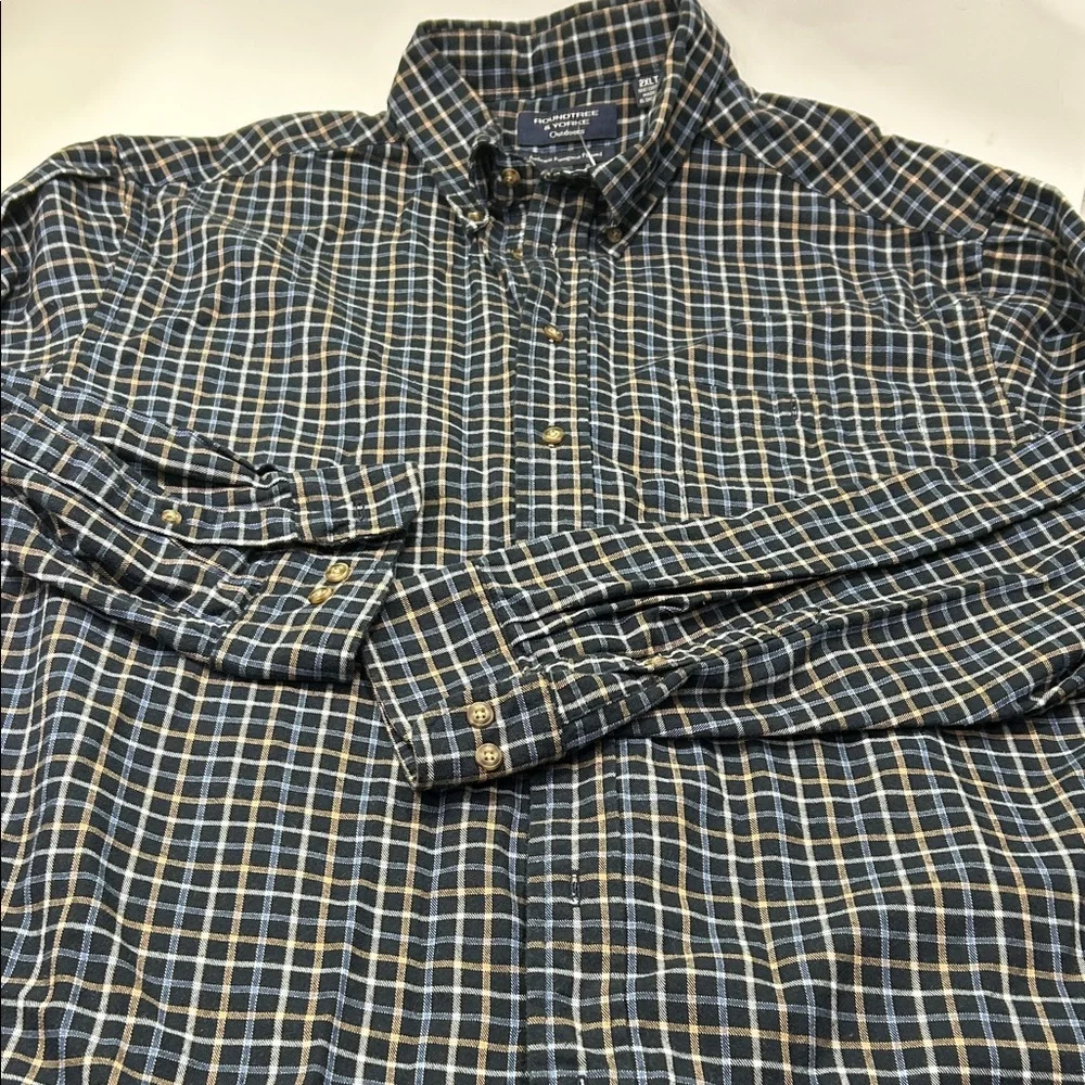 Roundtree & Yorke Men's Checkered Shirt - Navy and Beige - Picture 10 of 16